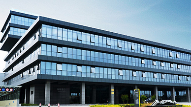 徐工集團(tuán)牽頭組建的制造業(yè)創(chuàng)新中心，將積極實(shí)踐《中國(guó)制造2025》中所提出的“形成整機(jī)牽引和基礎(chǔ)支撐協(xié)調(diào)互動(dòng)的產(chǎn)業(yè)創(chuàng)新發(fā)展格局”的發(fā)展模式；充分吸納全產(chǎn)業(yè)鏈、全價(jià)值鏈、全行業(yè)的優(yōu)勢(shì)創(chuàng)新資源，建立以為徐州為中心、輻射全國(guó)的創(chuàng)新平臺(tái)。